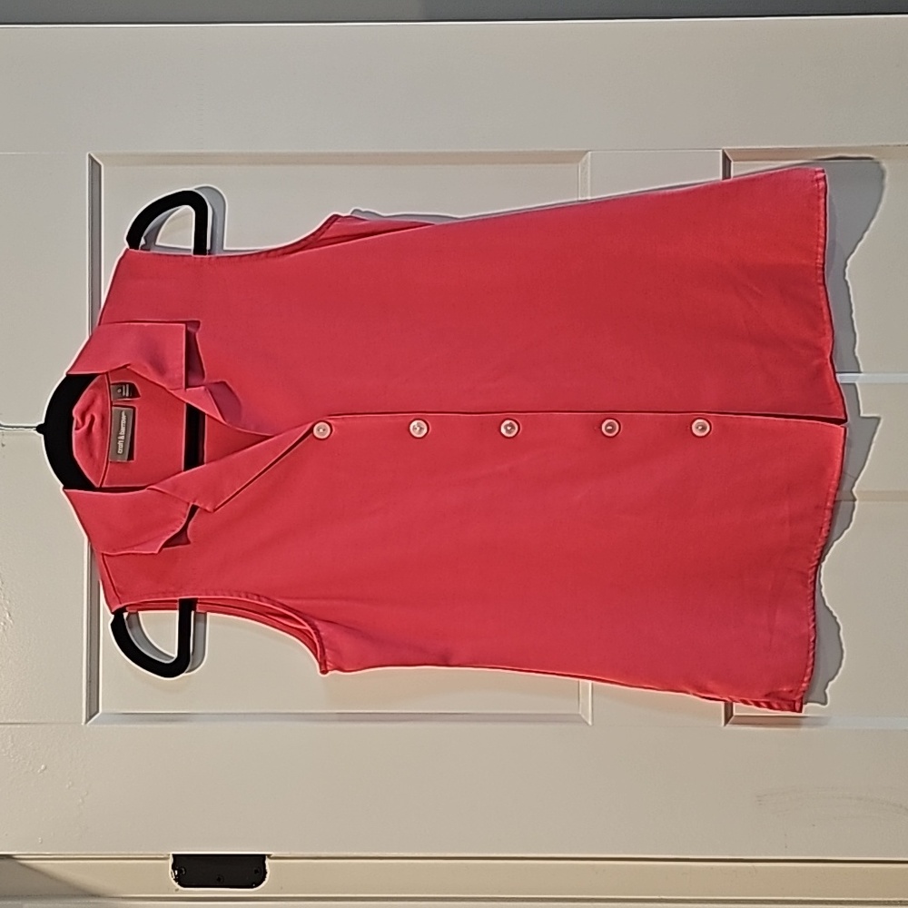 Women's Croft & Barrow sleeveless buttoned v neck top. Coral size small